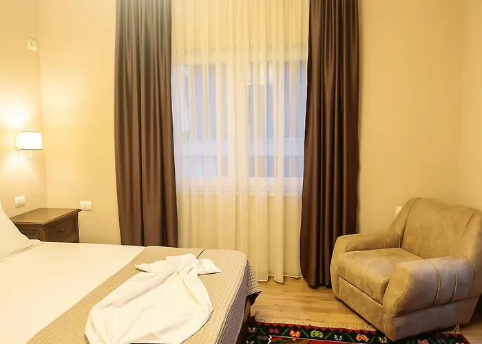 Vila Bregu 호텔 4*