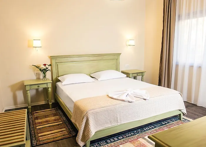 Vila Bregu 호텔 4*