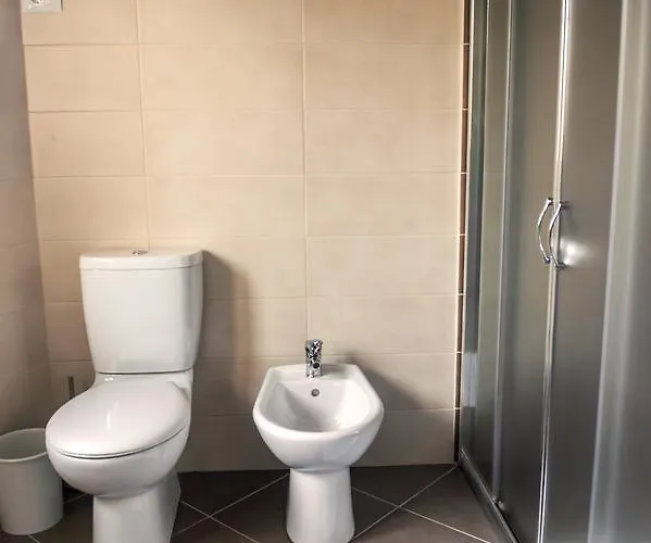 Vila Bregu 4* 티라나